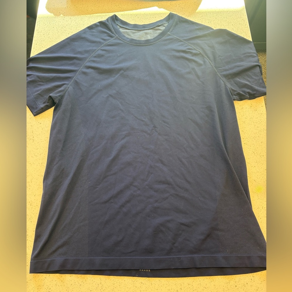EUC Men’s Fabletics Athletic Short Sleeve Shirt